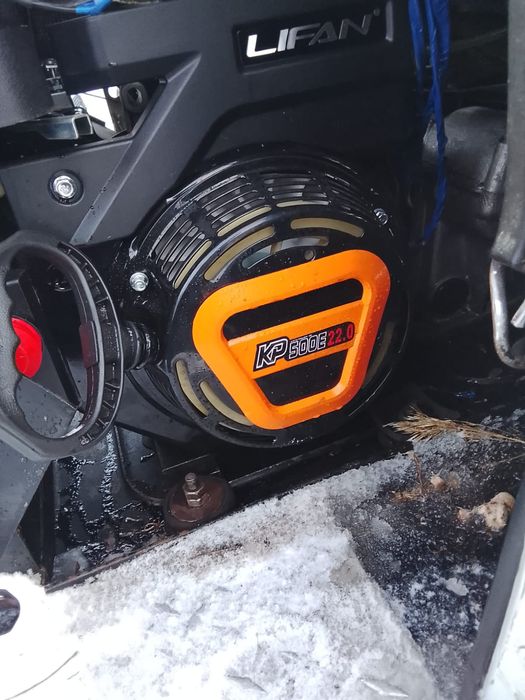 Продам снегоход буран