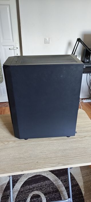 Vând carcasă Gaming AlphaGear Runesmith Black