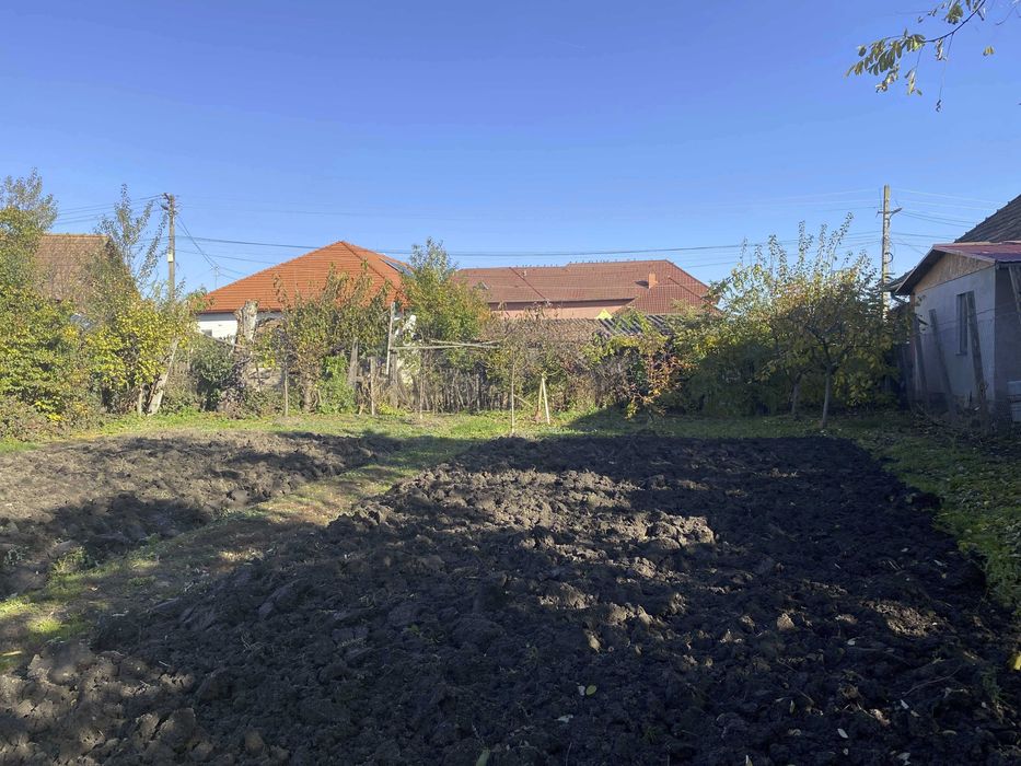 Vand teren intravilan 1100 mp cu 2 case in Chetani, Mures