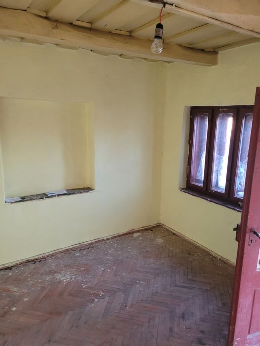 Vând casa sau se vinde in rate