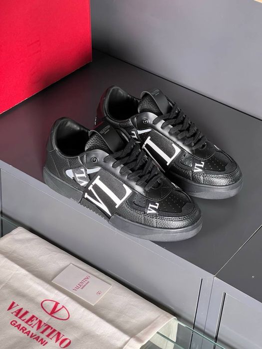 Adidasi Valentino noi !!! Calitate superioara !!! Marimi 40/44 !!!