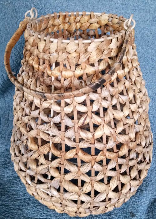 Плетен полилей. дърво