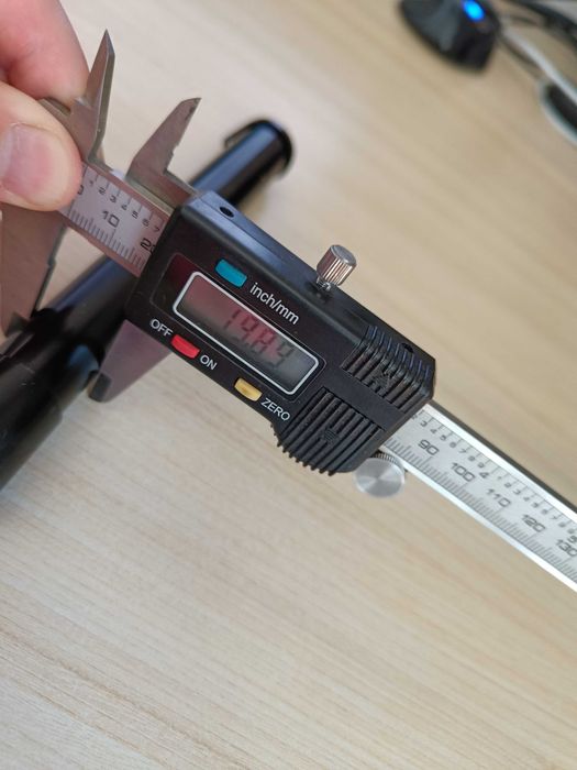 Проходна ос 20mm за вилка Fox