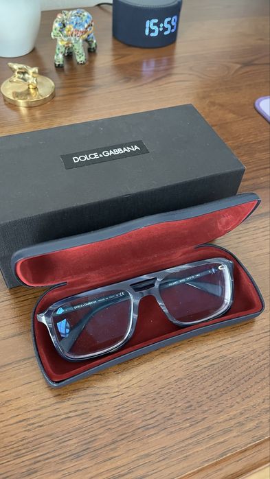 Очки Dolce & Gabbana.