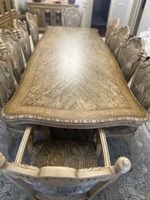 Продается стол и стулья