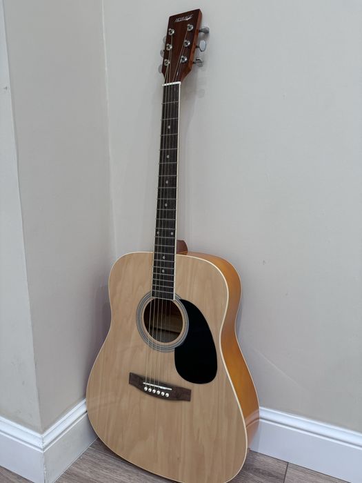 Акустическая гитара