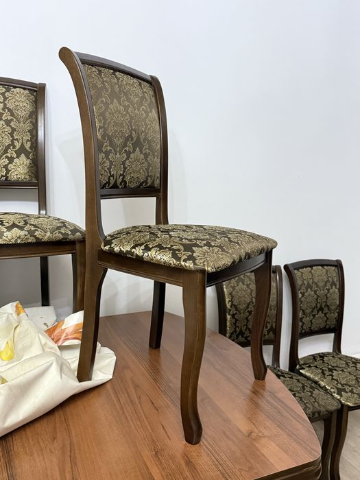 Гостевой стол со стульями