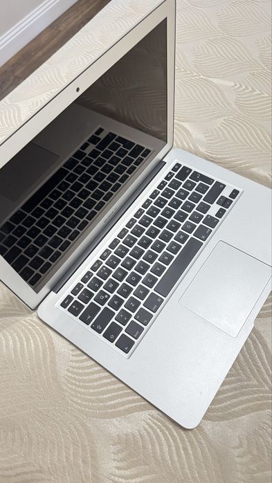 MacBook Air 13” 2015 | i5 | 4GB | 128GB |