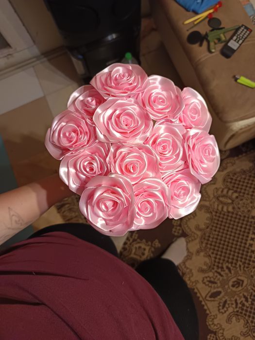 Букети от сатенени рози