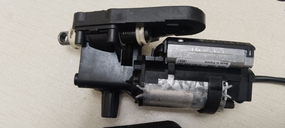 Моторчик от спинки ломайки бмв е38,е39