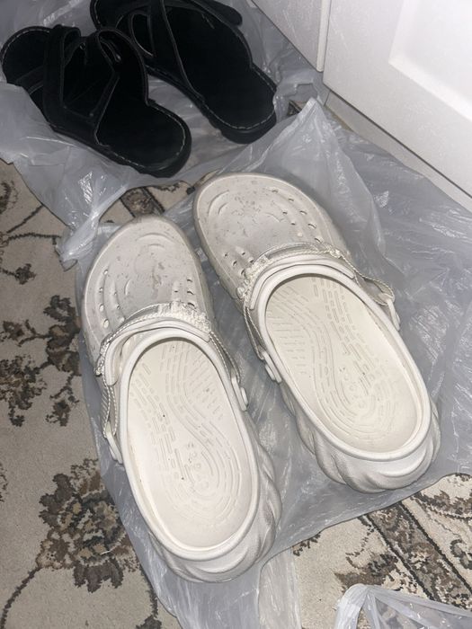 Белые crocs оригинал брались в америке