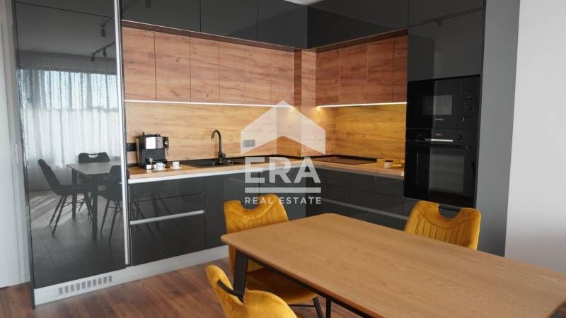 Дава се под наем Тристаен апартамент в Варна, Победа - 91 кв.м за 920 € - Снимка #1