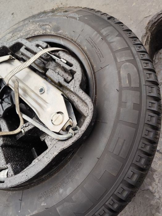 Продавам   резервна джанта с гума комплект голф 4