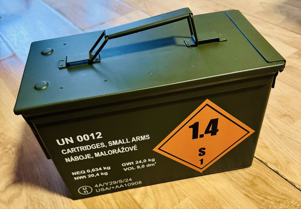 Vand cutie impermeabila pentru munitie