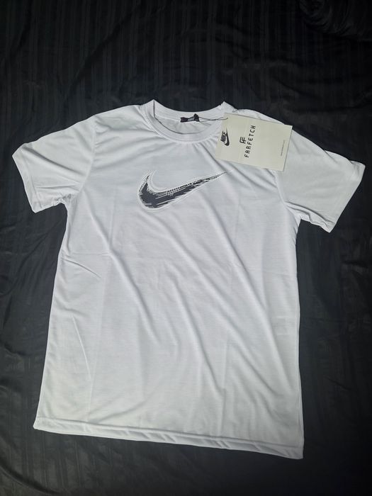 tricou nou nike cu eticheta
