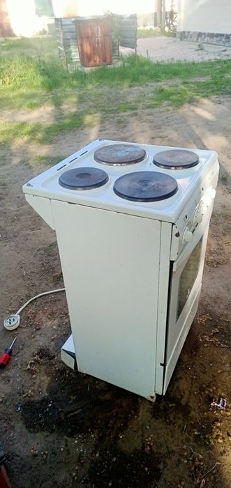 Продам электро плиту De luxe