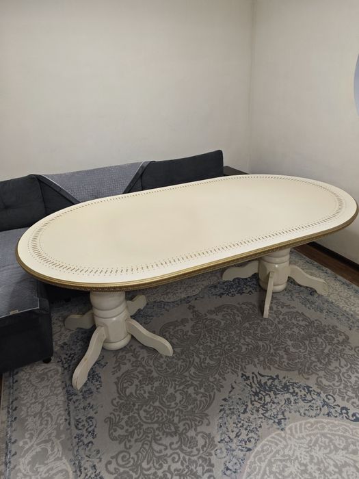 Продам стол обеденный.