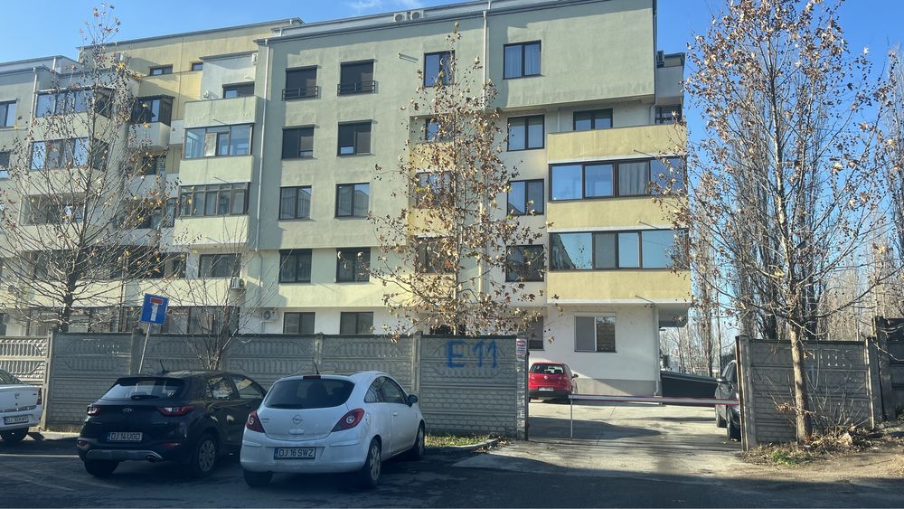 Inchiriez garsoniera cu  loc de parcare