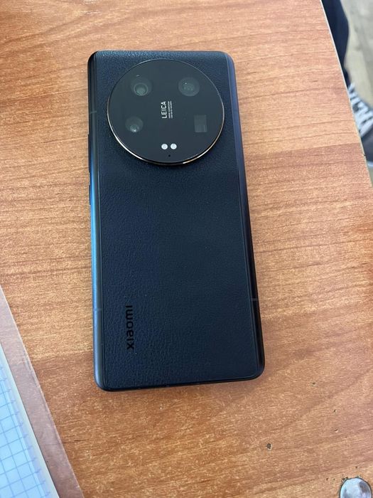 Xiaomi 13 ultra .