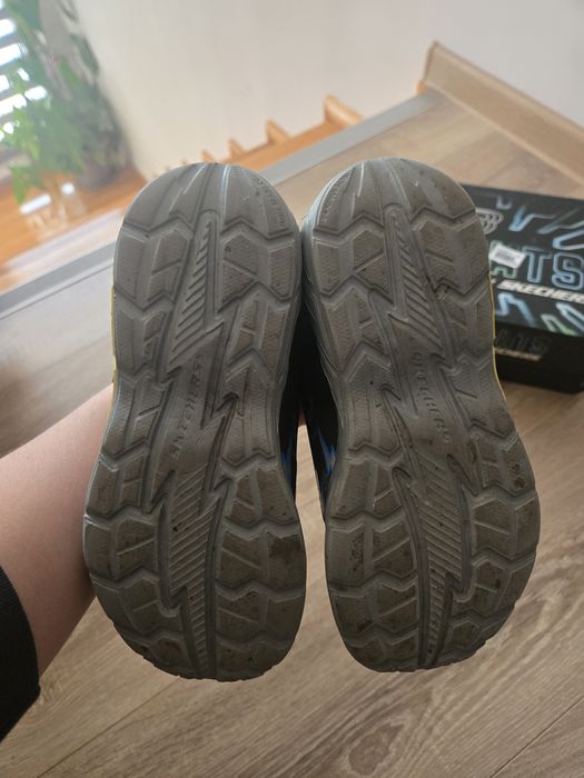 Pantofi skechers marimea 32