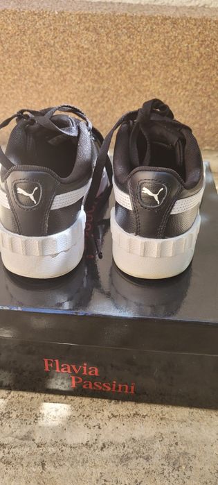 Vând adidași Puma puțin folosiți