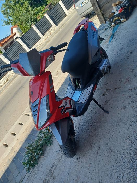 Vând sau schimb scuter