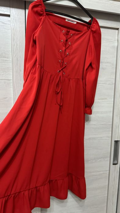 Платье в хорошем состоянии размер м