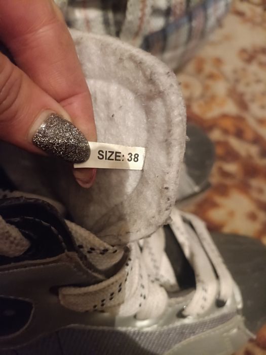 Продаю спортивные коньки