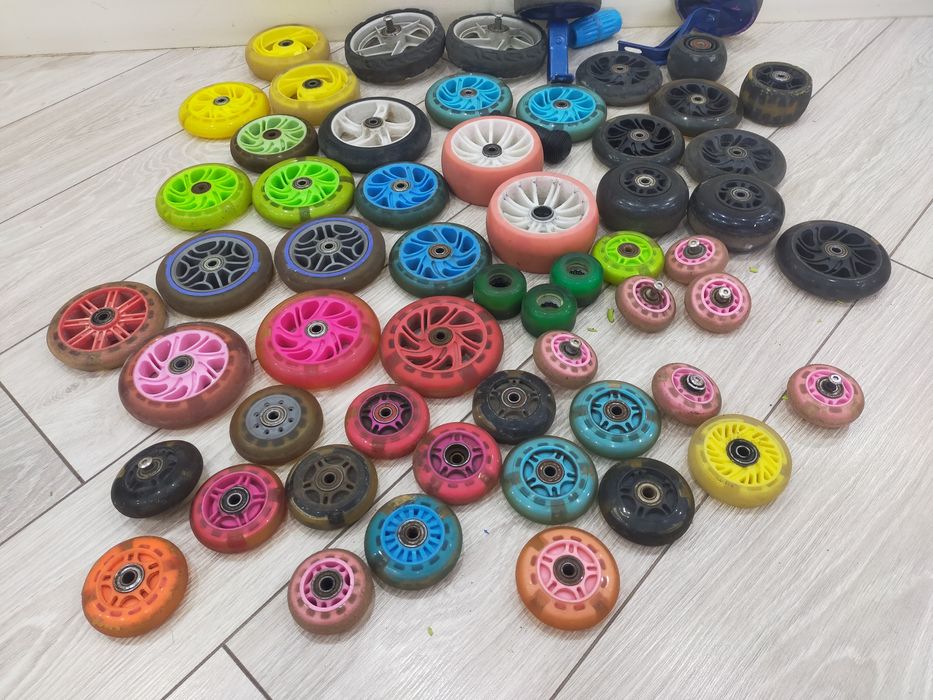Продам  колеса на самокат.