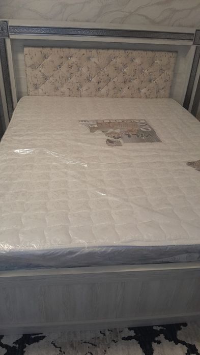 Ётокхона мебели сотилади.Дивани 170га 220.2та тумбичкаси  тримоси бор.