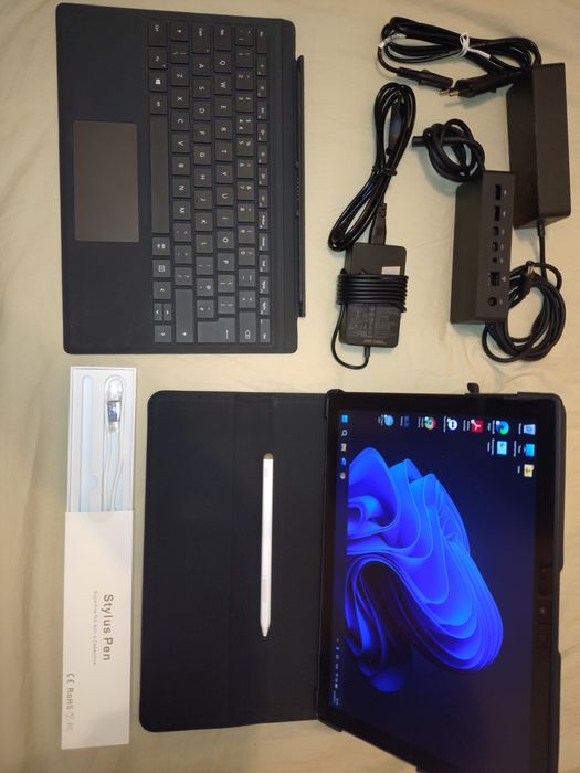 Microsoft Surface Pro 7, i7-1065G7, 16GbRam, 512SSD, докинг станция и писалка