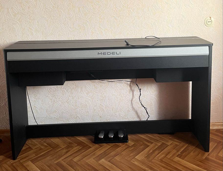 Цифровое пианино MEDELI