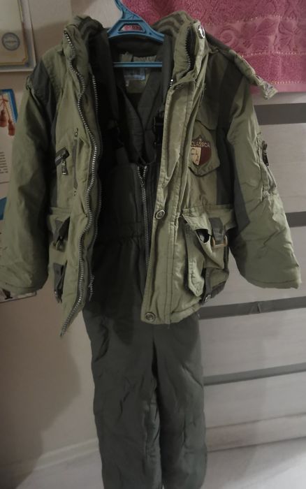 Продам утеплённые зимний комплект на мальчика 6-8 лет