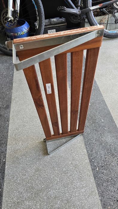 Дървена етажерка
