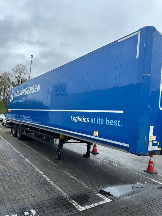 De vanzare Box 2 axe Schmitz Cargo Bull 2 axe