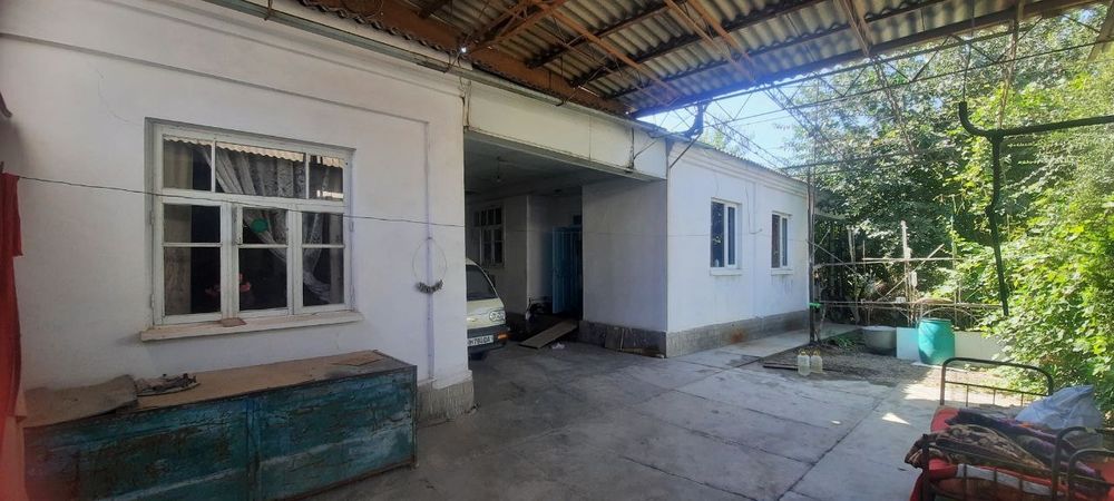 Продажа дома со двором