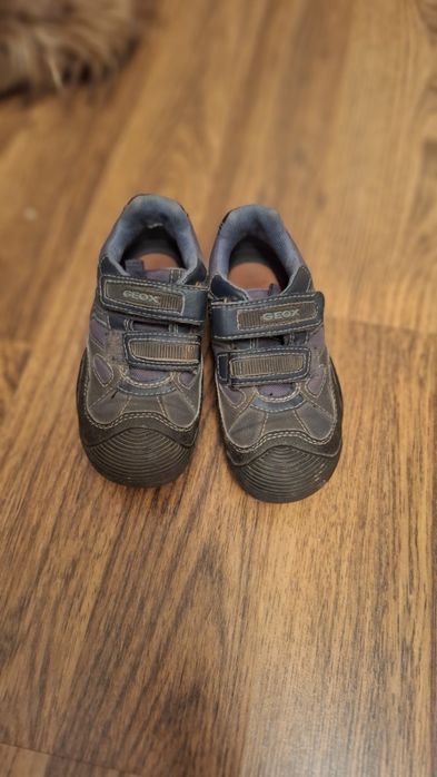 Продам детскую обувь