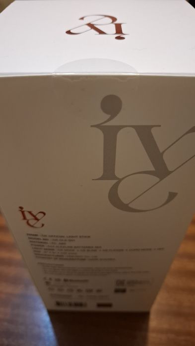 Чисто нов! Официален lightstick на IVE