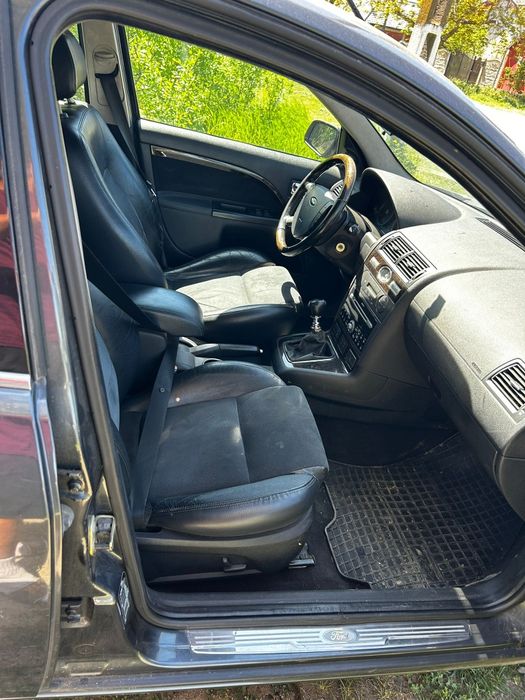 Vând Ford mondeo