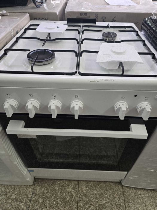 Aragaz Nou resigilat  ELECTROLUX LKG604012W, 4 arzatoare, Gaz, Gril , rotisor