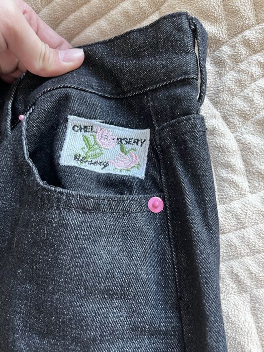 Продам джинсы черные и стильные