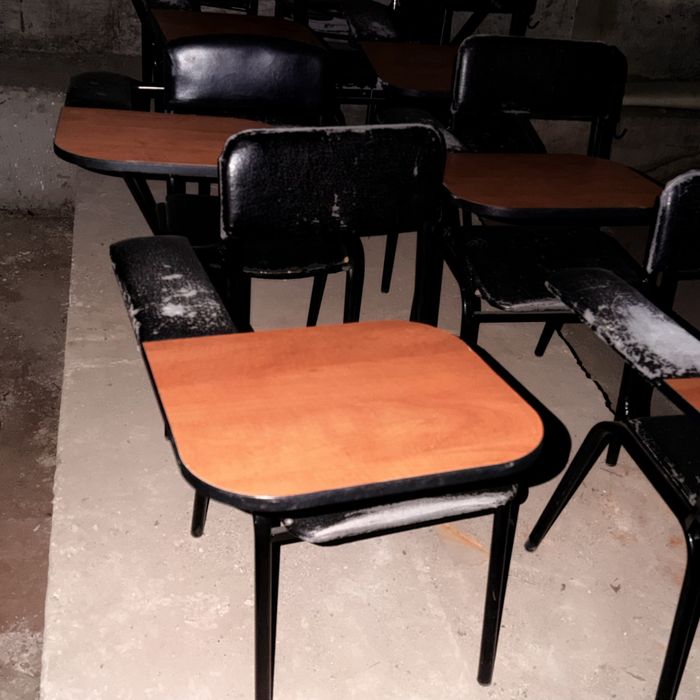 Изо стуля с партой 15 штуков состояние хорощий