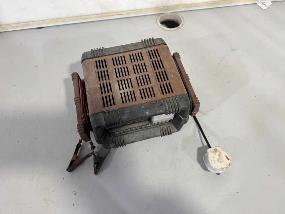 Зарядно за акумулатор - 6-12V / 10Amp / 125 W