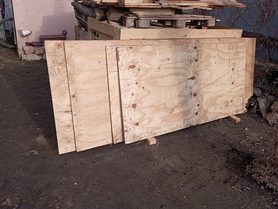 Продам фанеру 2листа размер92/2500 и 2 листа 92/1800