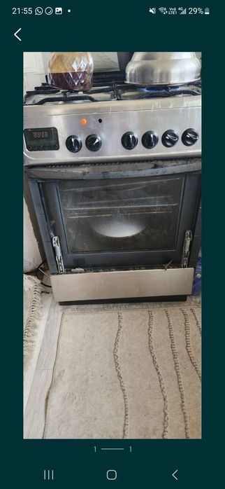 Продам газ плиту.