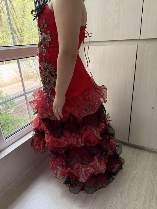 Эффектное платье для девочки