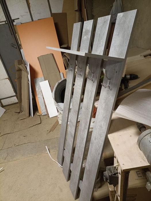 Продам вешалку новая