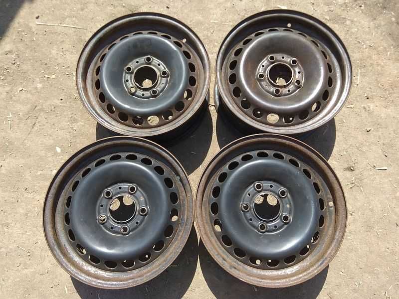 Продам оригинальные металлические диски на BMW 3.