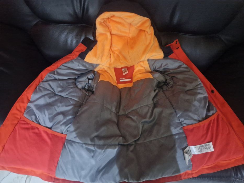 Geaca groasa impermeabila pt 10-11 ani la doar 45 lei