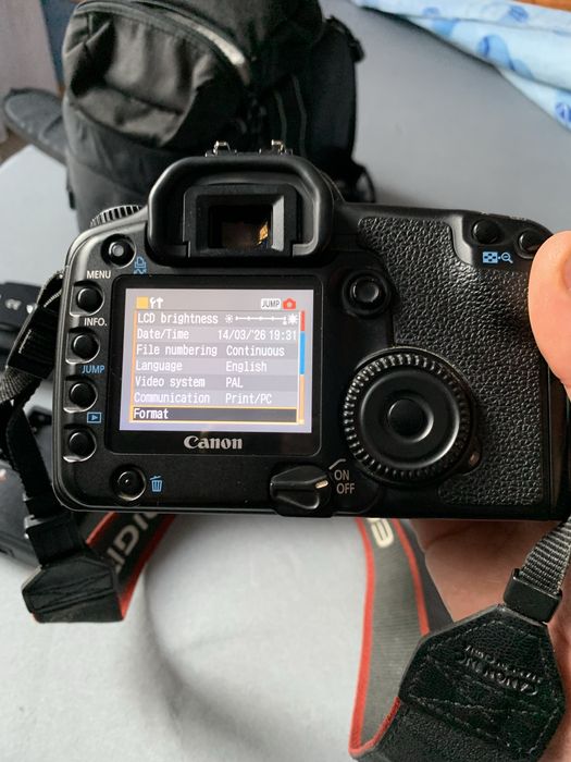 Camera Foto CANON EOS 30D DSLR cu Obiectiv Tamron AF 17-50mm F/2.8, Geanta Grip Doua Baterii